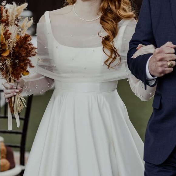 Sheer dreamy pearl shawl overlay - Picture 2 of 9